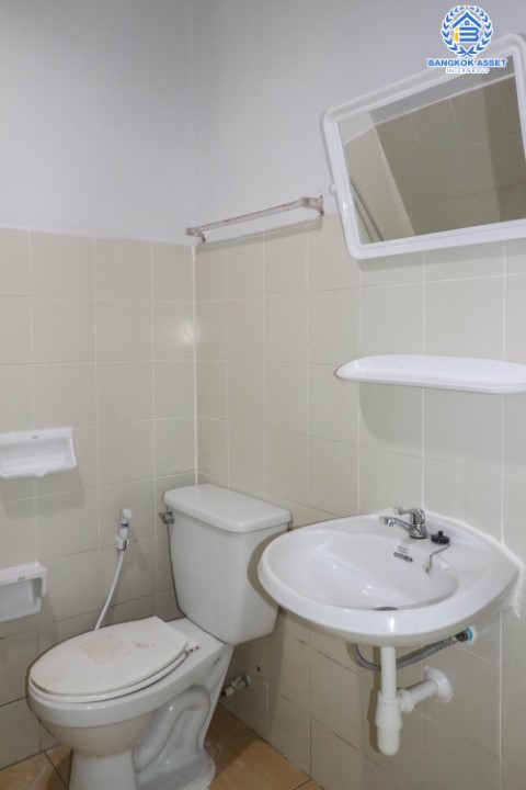 *****ทาวน์เฮ้าส์มือสองย่านนนทบุรี ม.นันทิชา2 บางกรวย-ไทรน้อย บนเนื้อที่ 17 ตร.ว. ฟังก์ชัน 2 ห้องนอน 2 ห้องน้ำ 1 ที่จอดรถ บ้านพร้อมอยู่ในราคาพิเศษ ติดถ.บางกรวย-กรุงเทพ เชื่อมต่อถ.บ้านกล้วย-ไทรน้อย, ถ.กาญจนาภิเษก ใกล้รถไฟฟ้าสายสีม่วง "สถานีคลองบางไผ่"